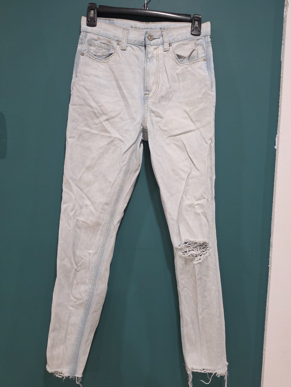 American Eagle Mom Jeans 00 Light Wash Distressed Raw Hem